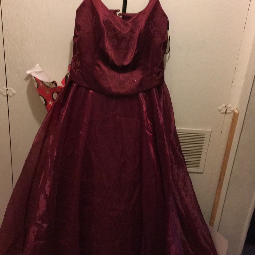 A aspeed dress size Large or medium